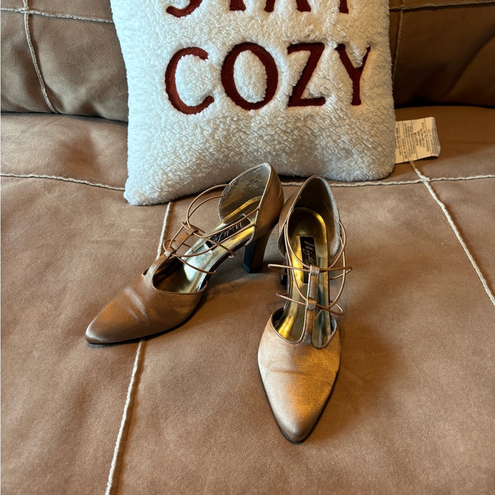 Night Life Gold satin heel